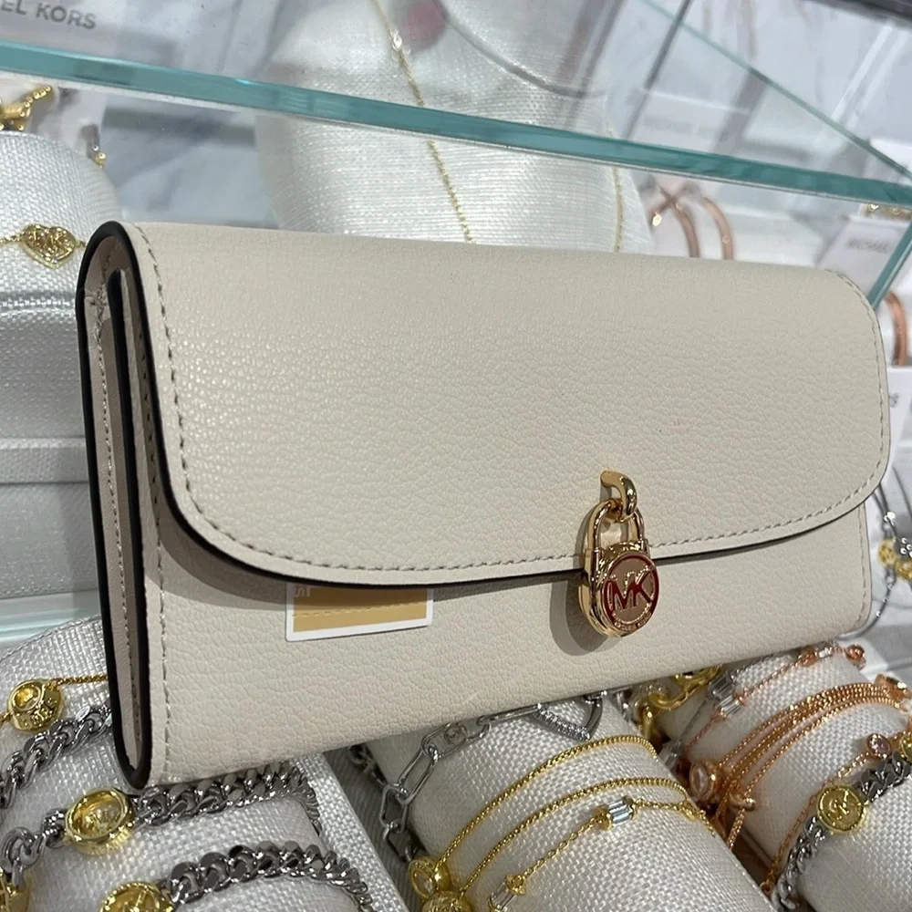 Michael Kors Hamilton Large Leather Continental Wallet
Light Cream
NWT
L - Picture 15 of 16